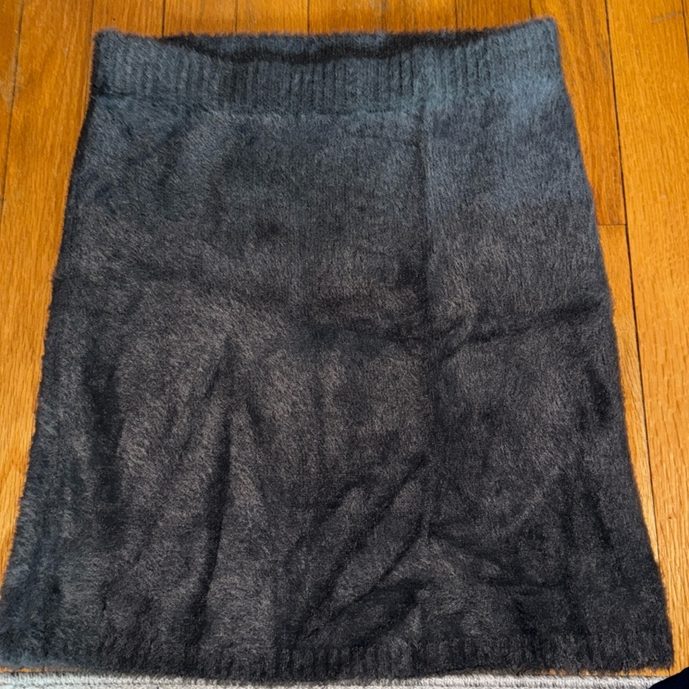 Hollister fuzzy skirt